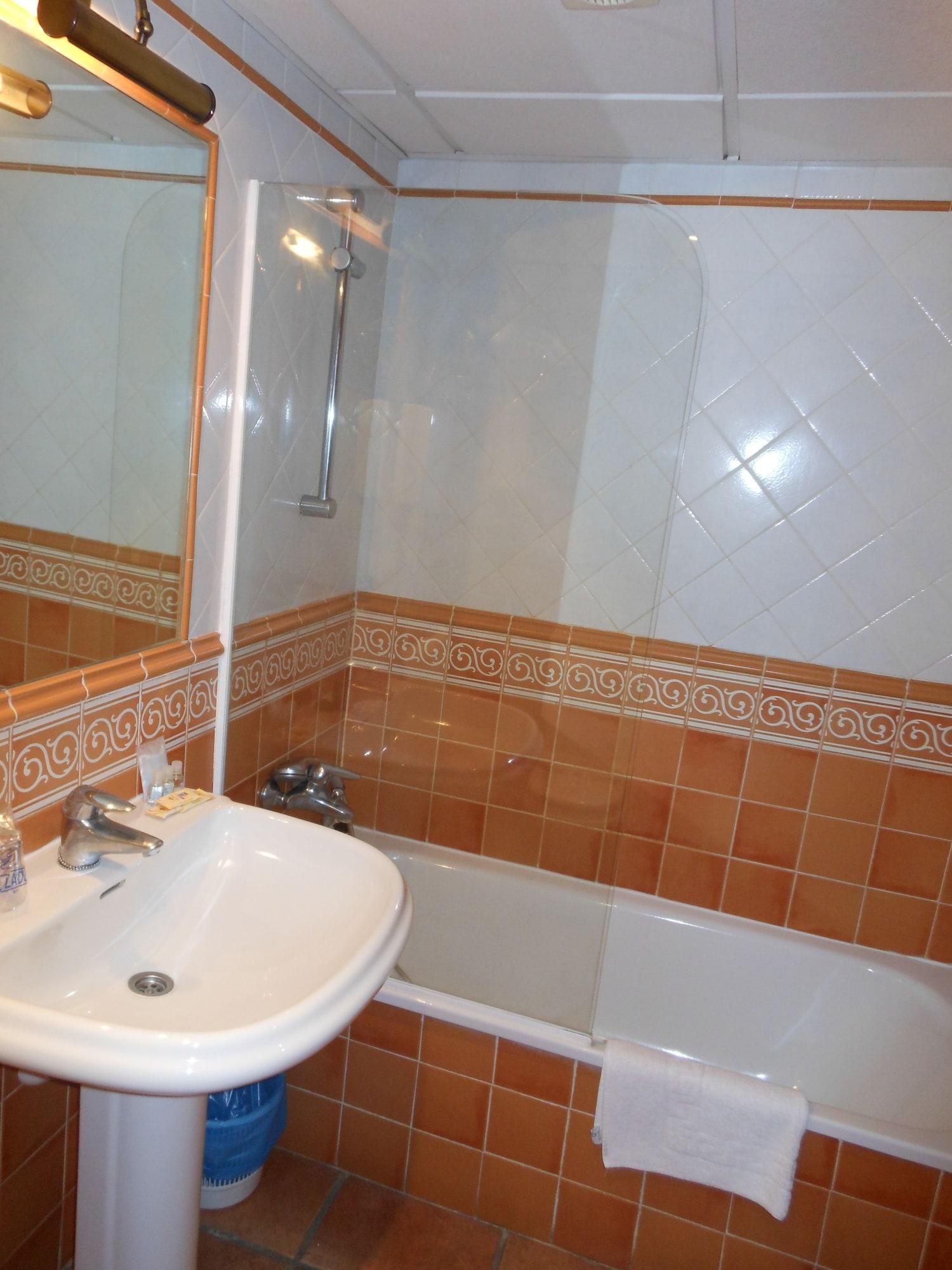 Doña Catalina 3*