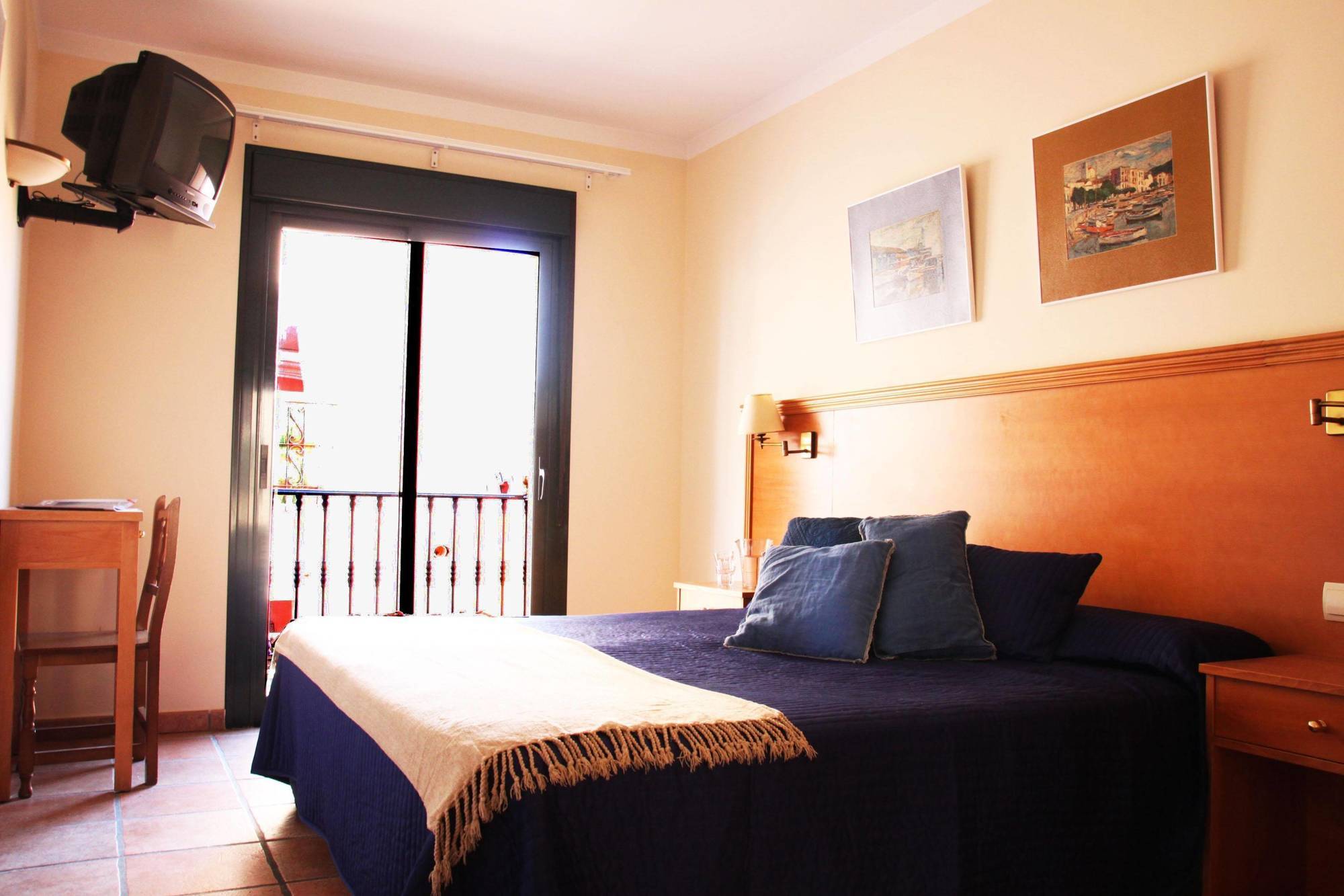 Doña Catalina 3*